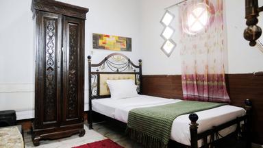 Titi Wisma Matraman Compact Single A