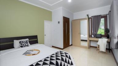 Rukita Kebon Nanas Cipinang Studio Queen B