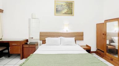 Nira Residence Tanah Kusir Kebayoran Lama Studio Queen