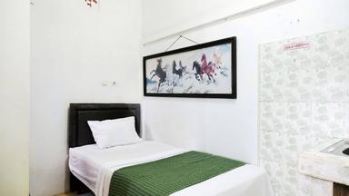 Titi Wisma Matraman Superior Single A