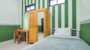 Puteri Kost Roemah Hijau Cijantung Superior Single A